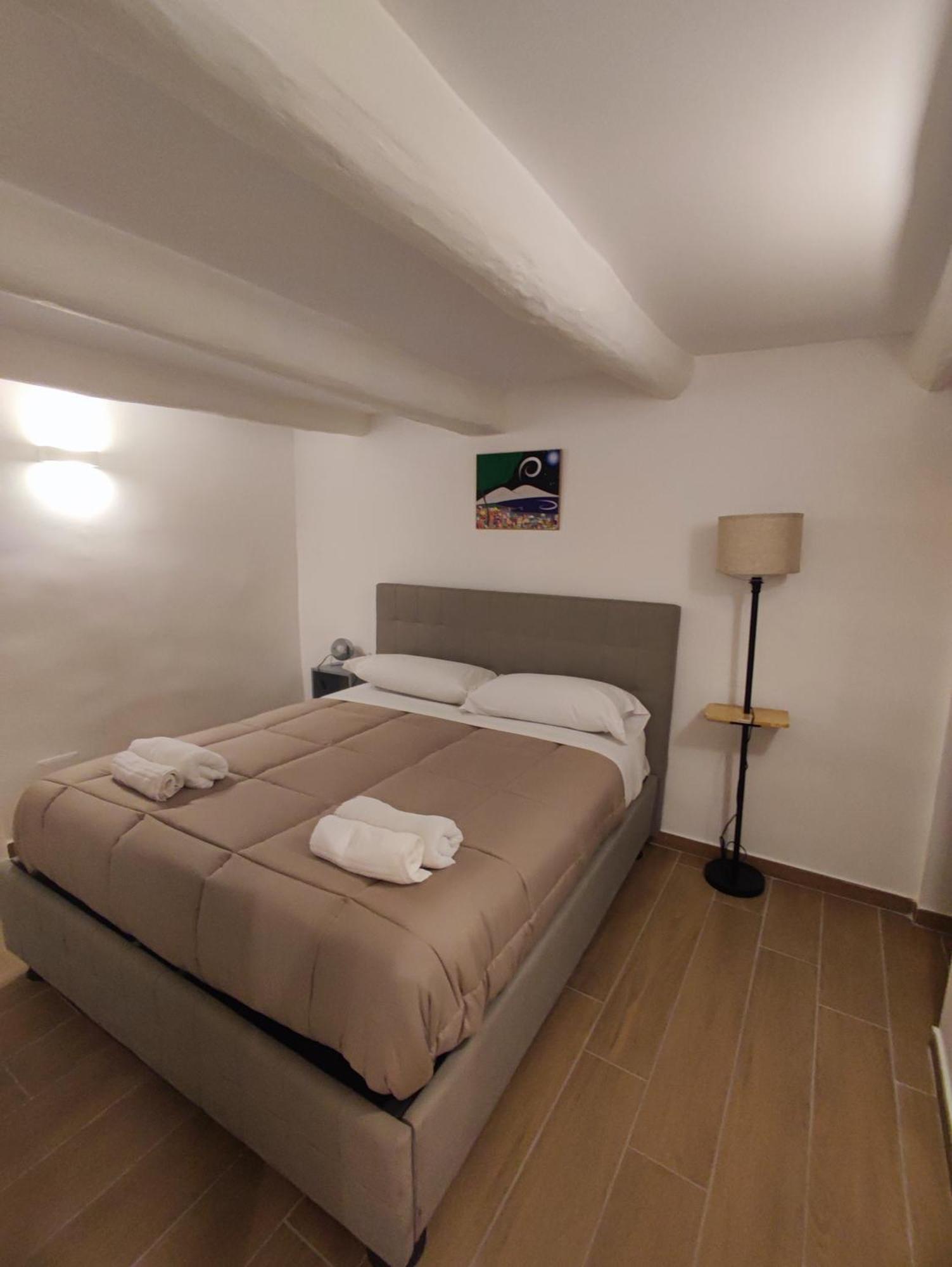 Duchessa Ravaschieri Bed And Breakfast Napoli Bagian luar foto